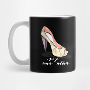 Hand drawn shoe with phrase Soy una nina, spanish Mug